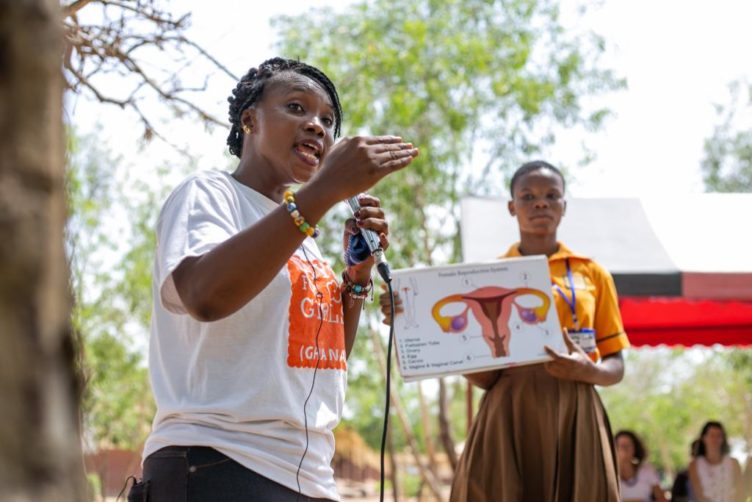 Belle teaching DfG Kits Kafui Praise Photography by 2019